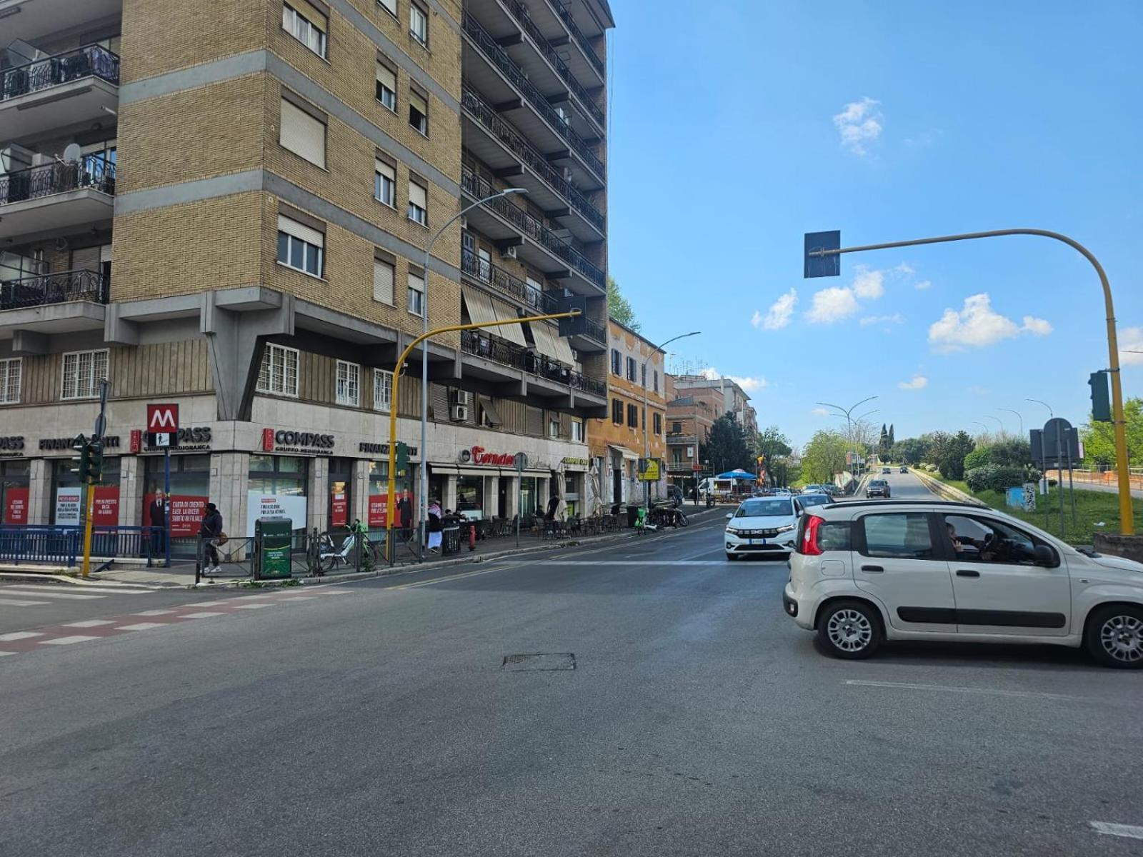 Maloma Intero Fronte Metro A Apartamento